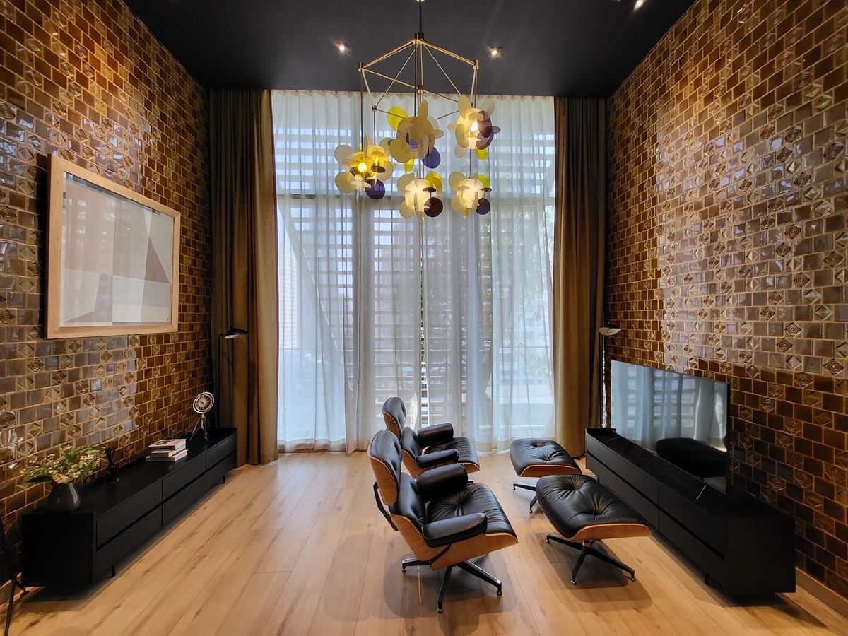 For RentCondoSukhumvit, Asoke, Thonglor : 🔥For urgent rent🔥 Condo Noble State 39, next to BTS Phrom Phong + EM District 400 meters, high floor, beautiful view of Emsphere and garden view, fully furnished, ready to move in