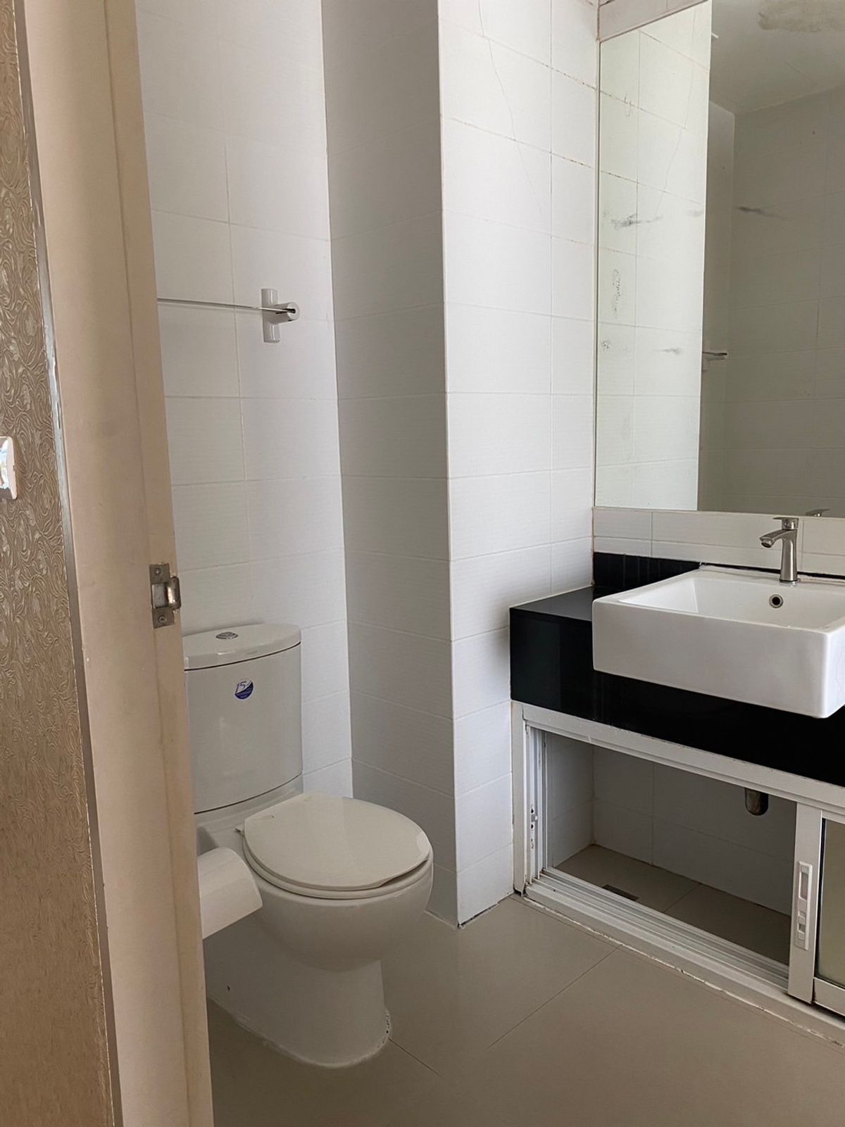 For SaleCondoSapankwai,Jatujak : Where to find it, get this much, next to Saphan Khwai BTS, 0 meters in the heart of the city to Siam for 15 minutes, 3 minutes to five, Lat Phrao Intersection will really miss. Interested, please contact 0876358339.