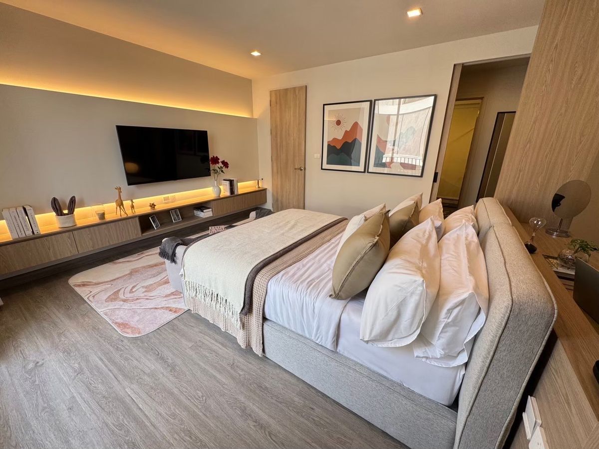 For SaleOfficeRama5, Ratchapruek, Bangkruai : For sale, luxury townhome, 3.5 floors, 4 bedrooms, 4 bathrooms, 2 projects, Nue Cove North, Ratchaphruek