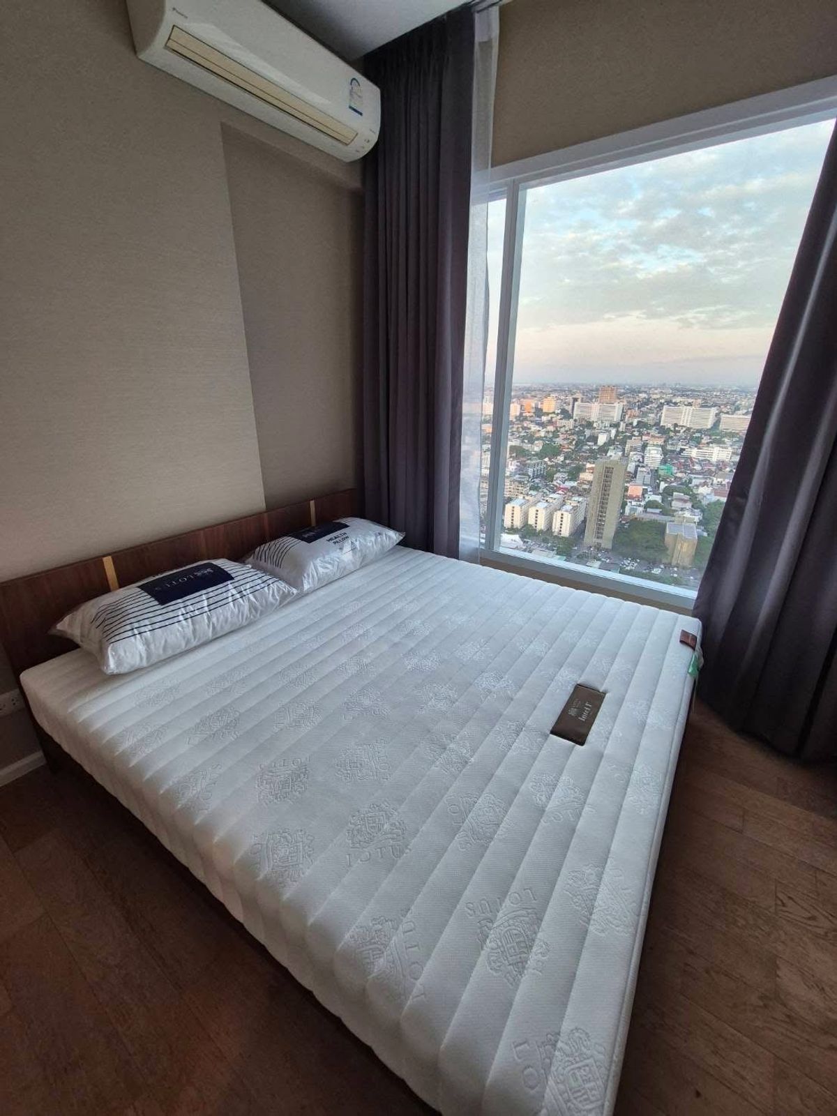 ให้เช่าคอนโดลาดพร้าว เซ็นทรัลลาดพร้าว : ให้เช่า 📍 The Saint Residences 📍 เฟอร์นิเจอร์ และ เครื่องใช้ไฟฟ้าครบ ใกล้ BTS ห้าแยกลาดพร้าว