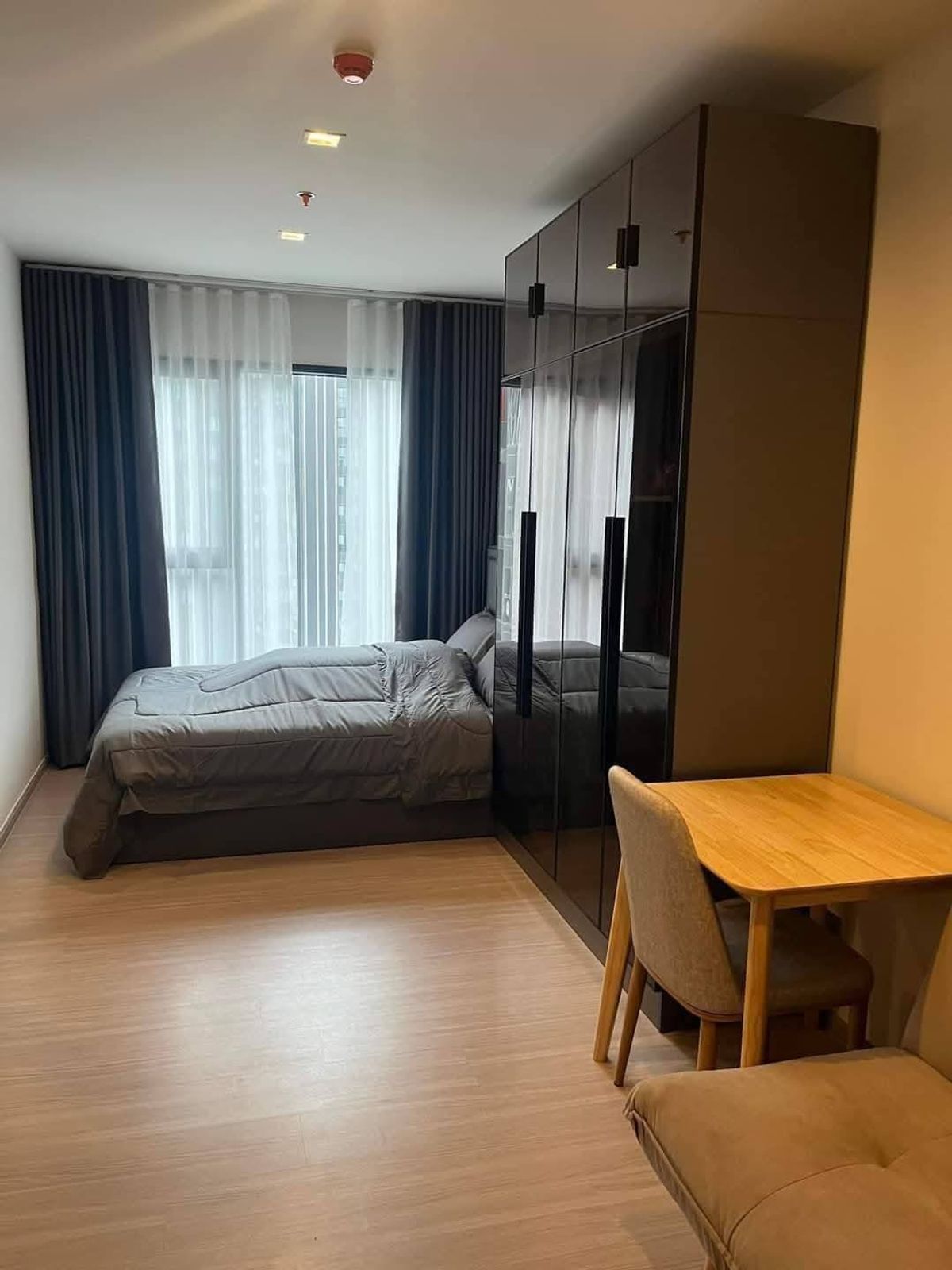 For RentCondoRama9, Petchburi, RCA : 🎯 Urgent rent! New room Life Asoke Hype 💰 Rent 18,000 baht/month 📱 Line ID: @323GQMHO