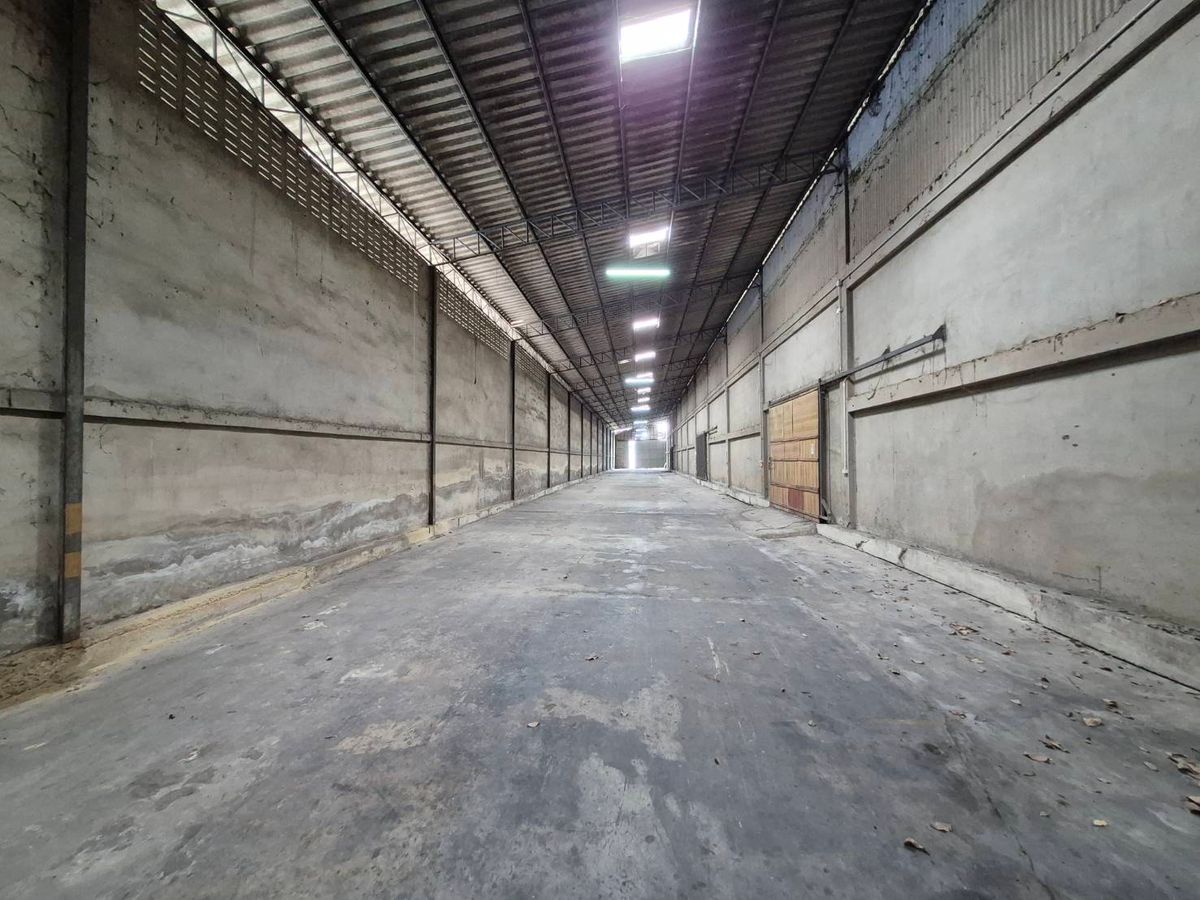 For RentWarehousePhutthamonthon, Salaya : Rent a new warehouse, canal, Khlong Yong, Phutthamonthon District, Nakhon Pathom, a total area of ​​1,600 sqm. Rent 55,000 baht. Good location, convenient to travel.
