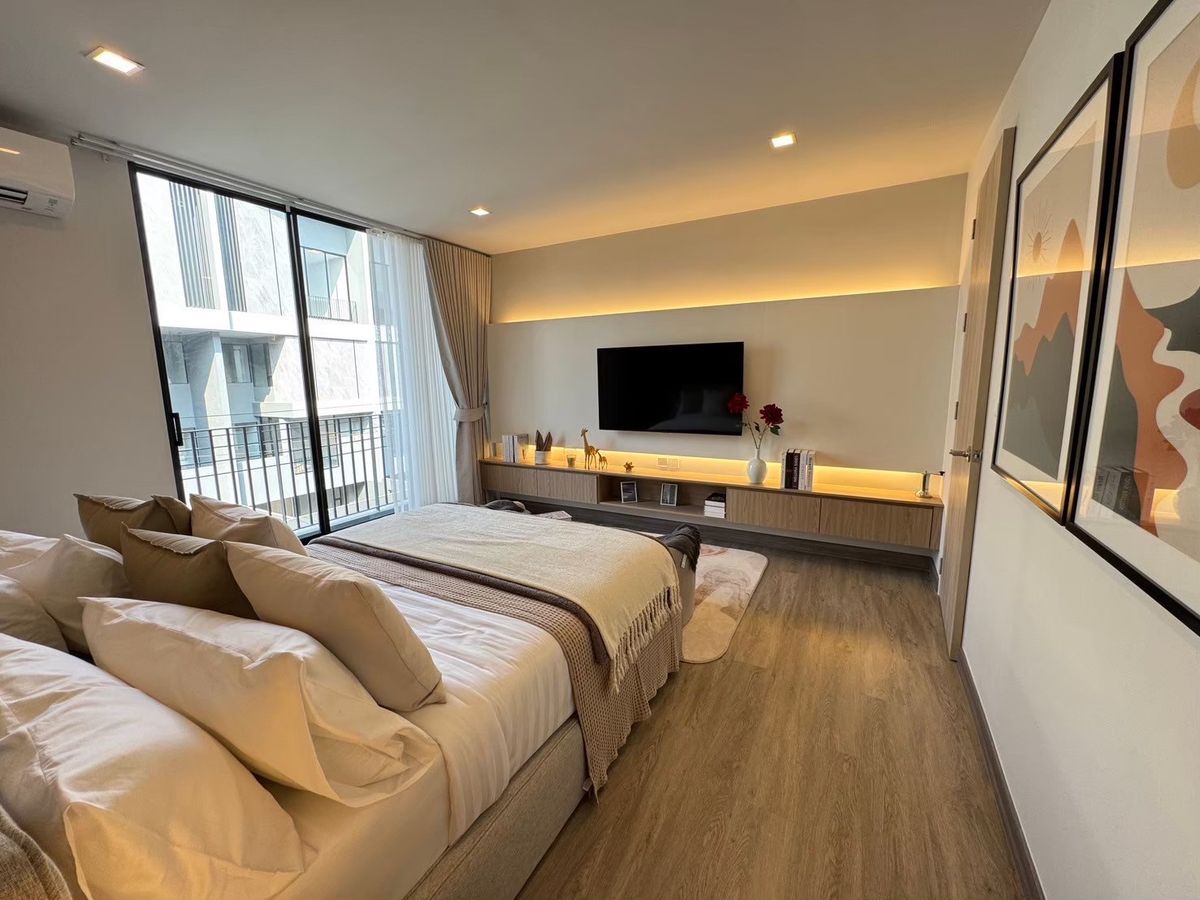 For SaleOfficeRama5, Ratchapruek, Bangkruai : For sale, luxury townhome, 3.5 floors, 4 bedrooms, 4 bathrooms, 2 projects, Nue Cove North, Ratchaphruek