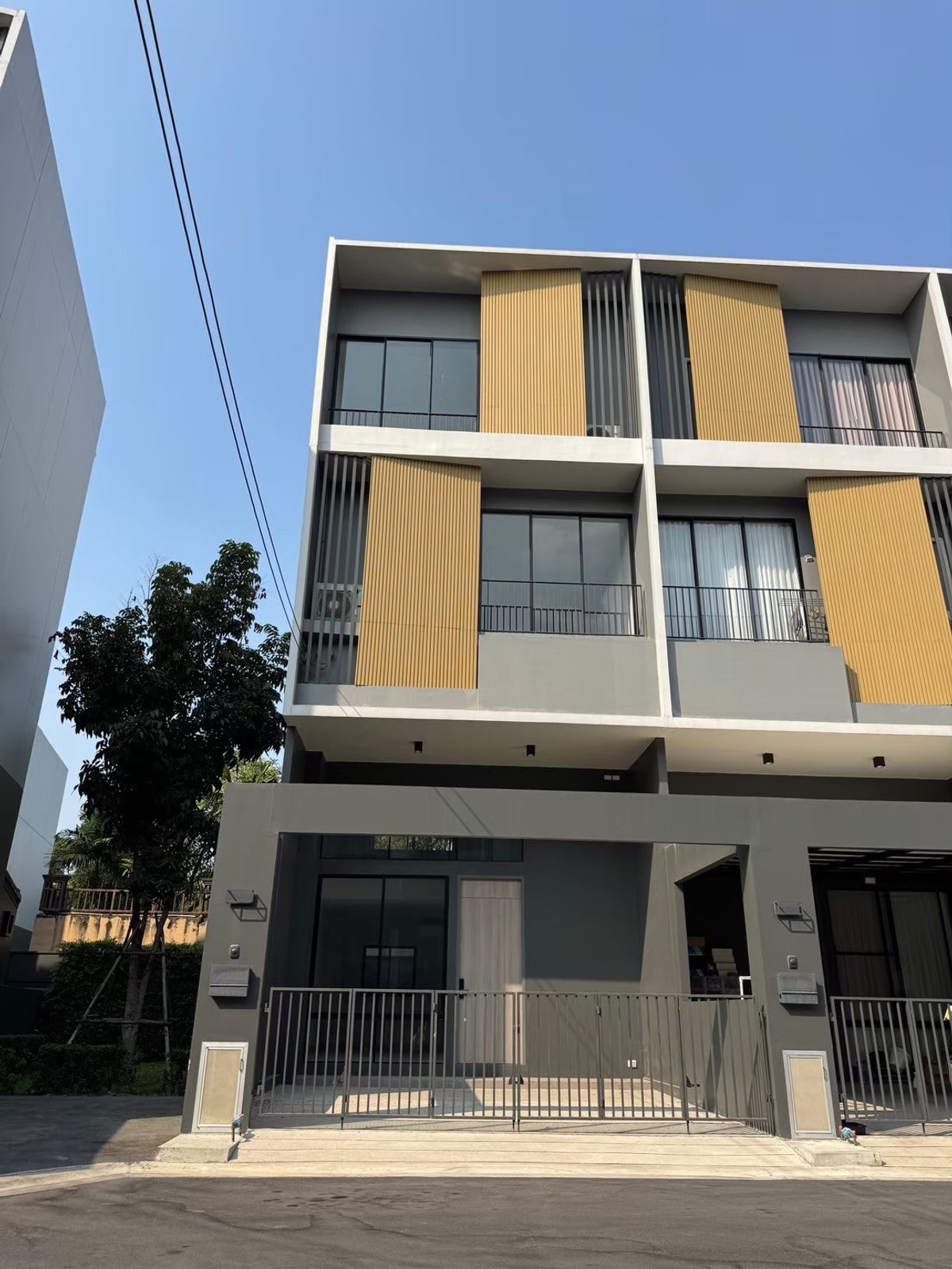 For SaleOfficeRama5, Ratchapruek, Bangkruai : For sale, luxury townhome, 3.5 floors, 4 bedrooms, 4 bathrooms, 2 projects, Nue Cove North, Ratchaphruek