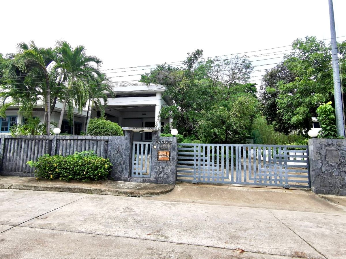 ขายบ้านพัฒนาการ ศรีนครินทร์ : Panya Village Pattanakarn 30: 3-0-59 rai (1,259 sqwah) 439,600,000 Am: 0656199198