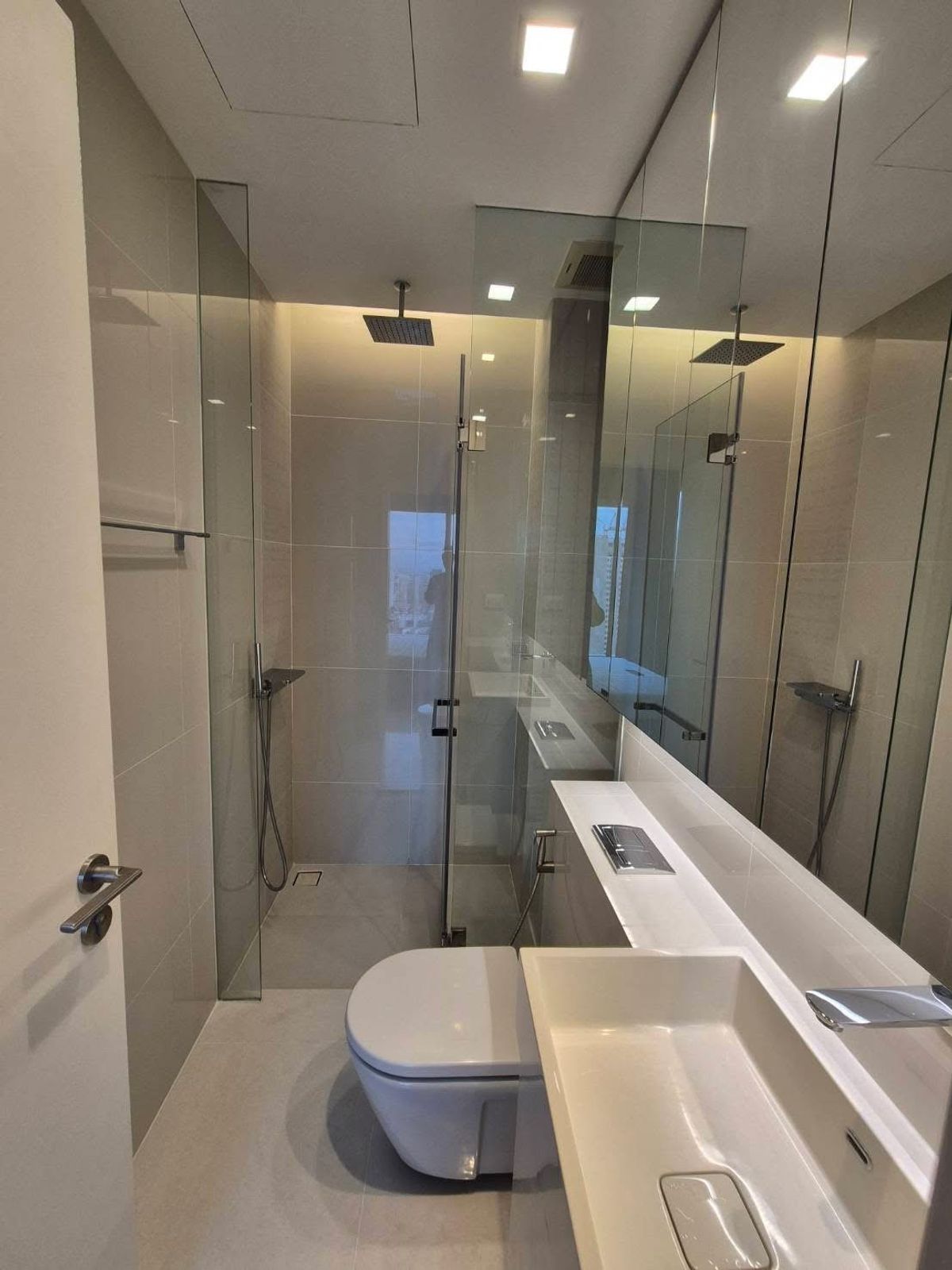 ให้เช่าคอนโดลาดพร้าว เซ็นทรัลลาดพร้าว : ให้เช่า 📍 The Saint Residences 📍 เฟอร์นิเจอร์ และ เครื่องใช้ไฟฟ้าครบ ใกล้ BTS ห้าแยกลาดพร้าว