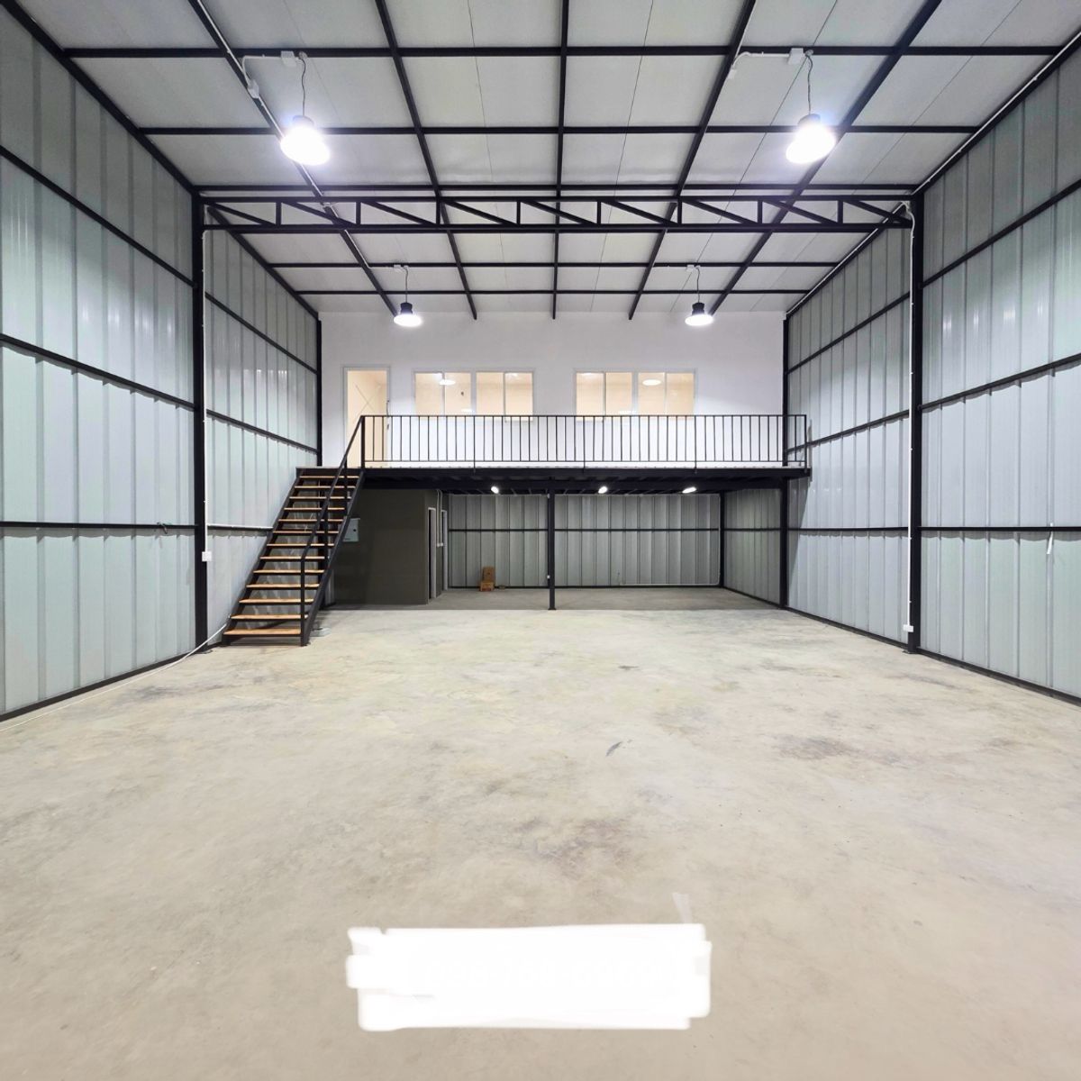 For RentWarehouseKaset Nawamin,Ladplakao : 📢 Rent a new warehouse with Nuanchan Office 56 📢 complete new built warehouse  There is an office and bathroom in the S2501-468.