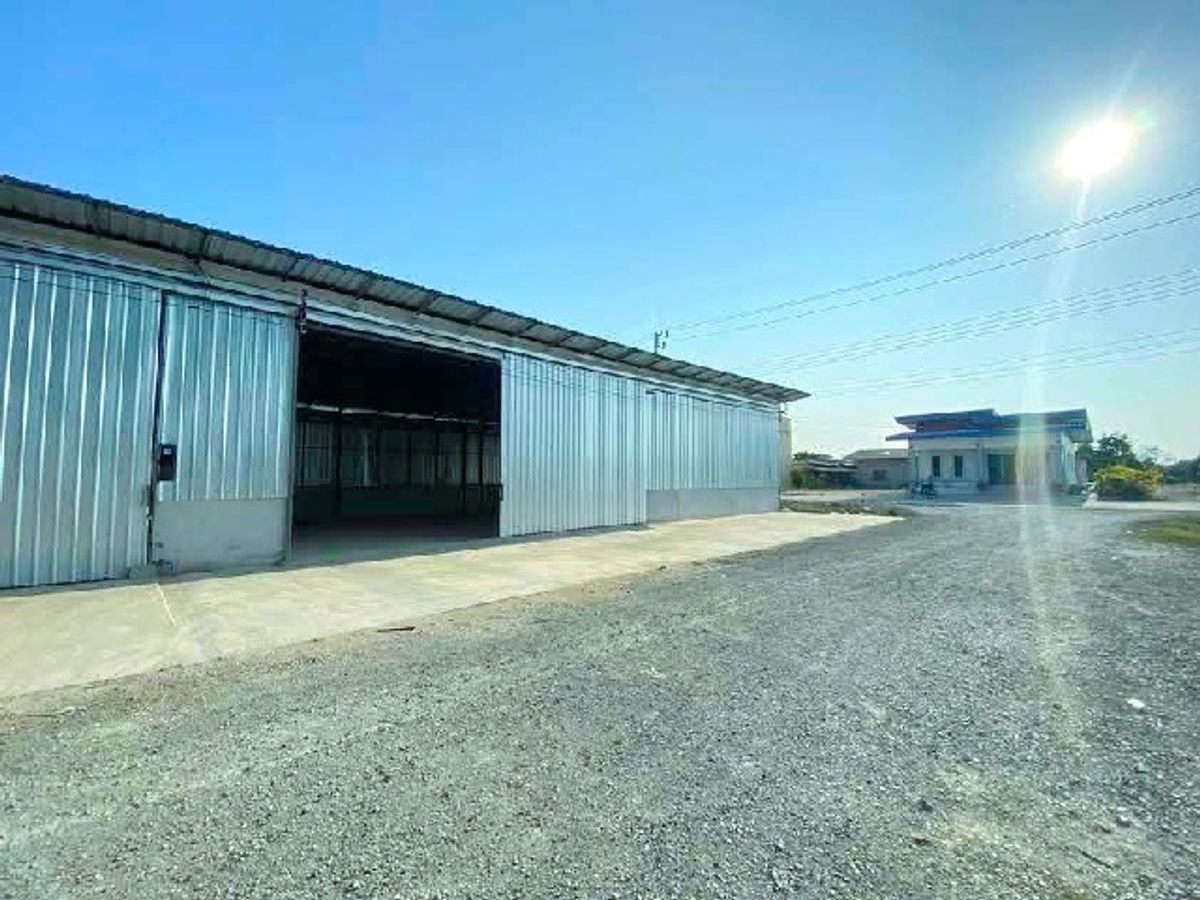 For RentWarehouseMahachai Samut Sakhon : Bang Nam fresh School, 3.1 km. Mahachai fresh market, new city, 1.5 km, new construction warehouse, 214 sq.w., 60 sq.w., the water does not flood, Bang Nam Sue School 3.1 km, convenient parking.