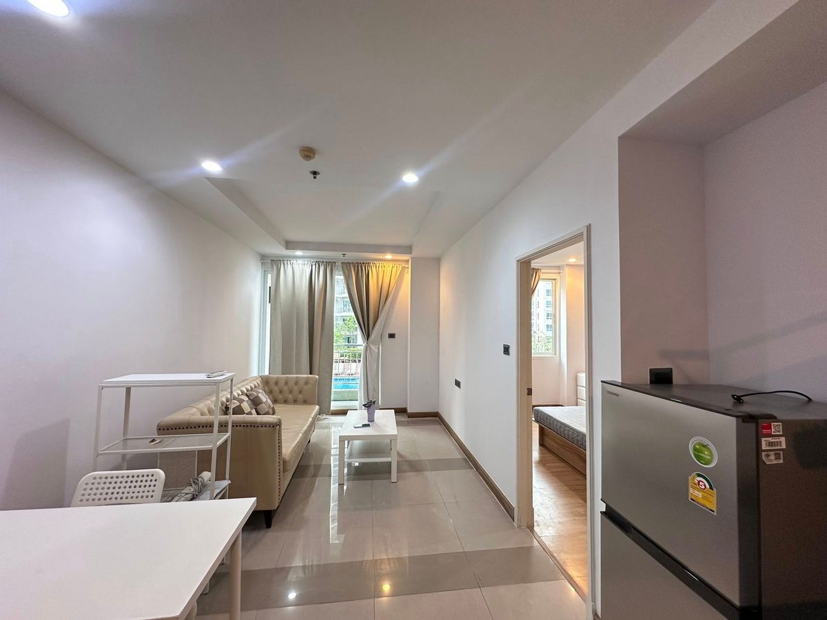 For RentCondoRama9, Petchburi, RCA : For renting Supa Velveton 1, beautifully decorated with a very big room, near MRT, Cultural Center, Ratchada Rama 9, near Central Rama 9.