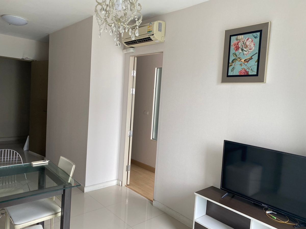 For SaleCondoSapankwai,Jatujak : Where to find it, get this much, next to Saphan Khwai BTS, 0 meters in the heart of the city to Siam for 15 minutes, 3 minutes to five, Lat Phrao Intersection will really miss. Interested, please contact 0876358339.