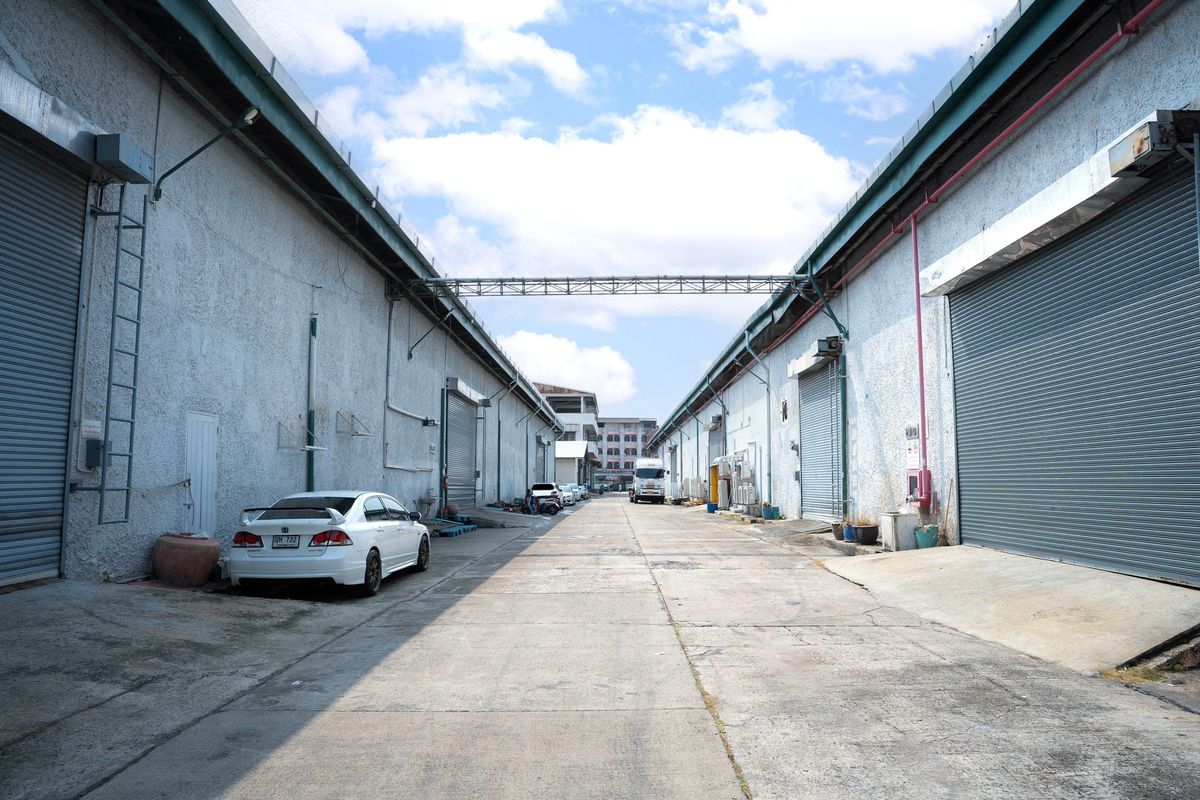 For RentWarehouseSukhumvit, Asoke, Thonglor : Renting Sukhumvit warehouse size 324 sqm. Sukhumvit Road, Bang Chak Subdistrict, Phra Khanong District, Bangkok (Property Code TW2-313)