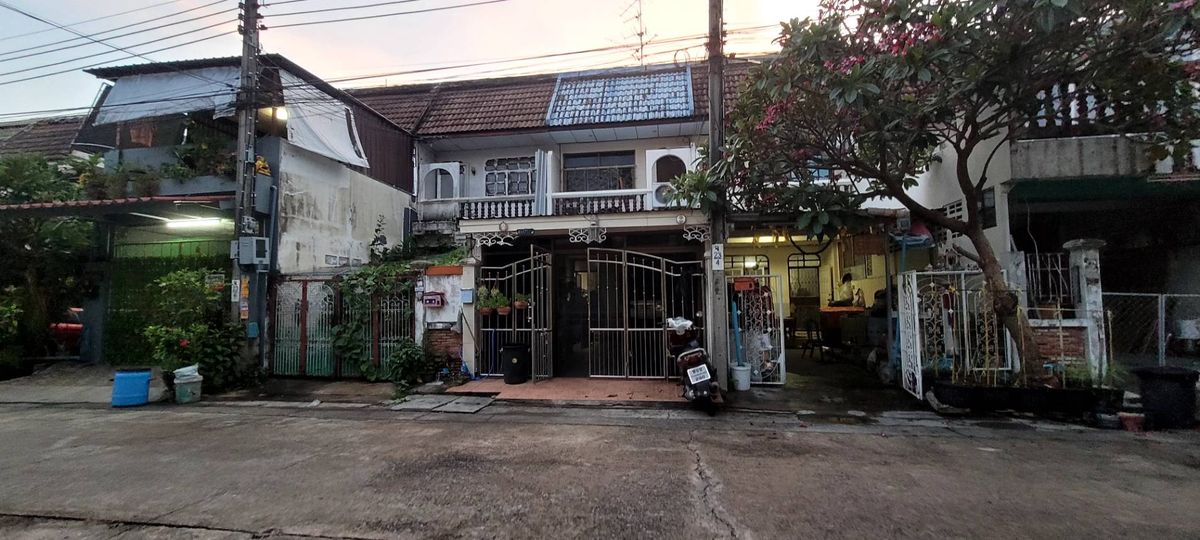 ขายทาวน์โฮมเกษตร นวมินทร์ ลาดปลาเค้า : ขายด่วน ถูกมากที่สุด หมู่บ้านเสนา 88 กู้ได้มีเงินเหลือ