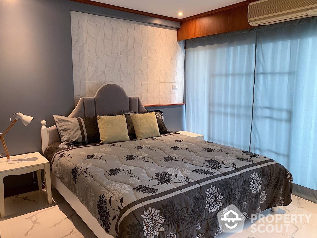 ขายคอนโดสุขุมวิท อโศก ทองหล่อ : คอนโด 1-ห้องนอน ที่ สราญใจ แมนชั่น คอนโดมิเนียม ใกล้ BTS นานา