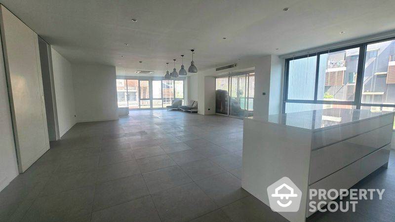 ขายคอนโดอ่อนนุช อุดมสุข : คอนโด 3-ห้องนอน ที่ คลิก คอนโด โมเดิร์น สุขุมวิท 65 ใกล้ BTS เอกมัย
