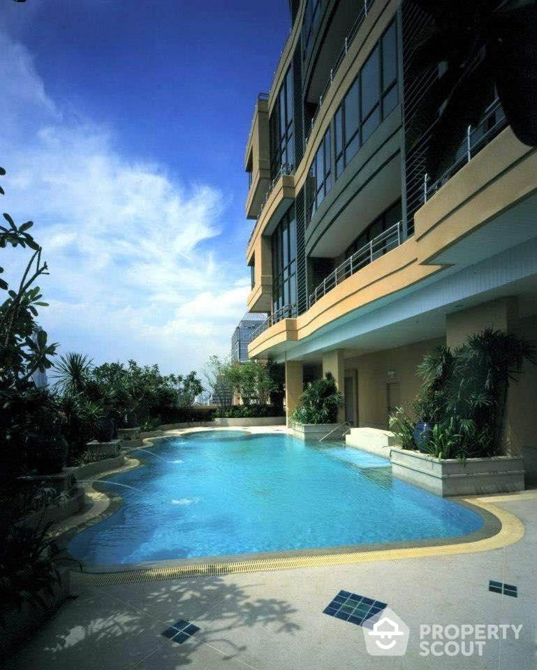For SaleCondoWitthayu, Chidlom, Langsuan, Ploenchit : 1-BR Condo at Baan Na Varang Condominium near BTS Chit Lom
