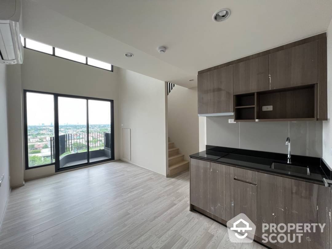 For SaleCondoBangna, Bearing, Lasalle : 3-BR Condo at Ideo Mobi Sukhumvit Eastpoint near BTS Bearing