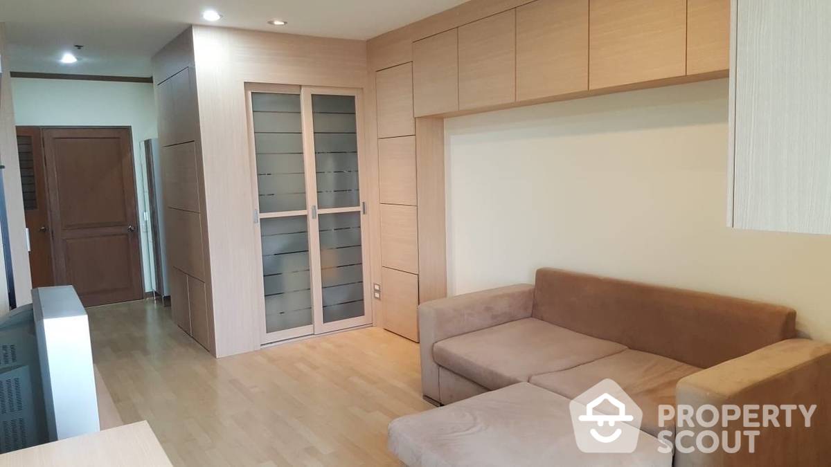 For SaleCondoWongwianyai, Charoennakor : 1-BR Condo at Ban Chao Phraya Condo near MRT Hua Lamphong