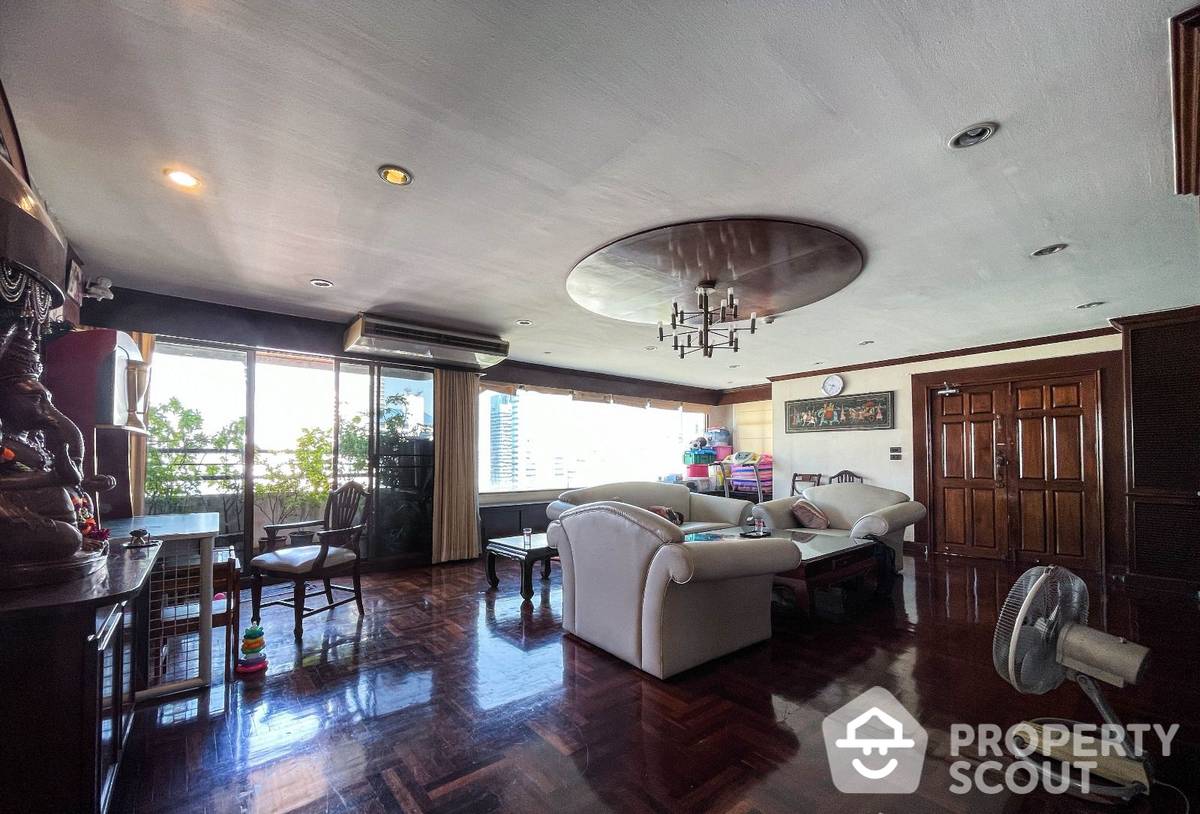 For SaleCondoSukhumvit, Asoke, Thonglor : 3-BR Condo at Liberty Park Condominium near MRT Sukhumvit