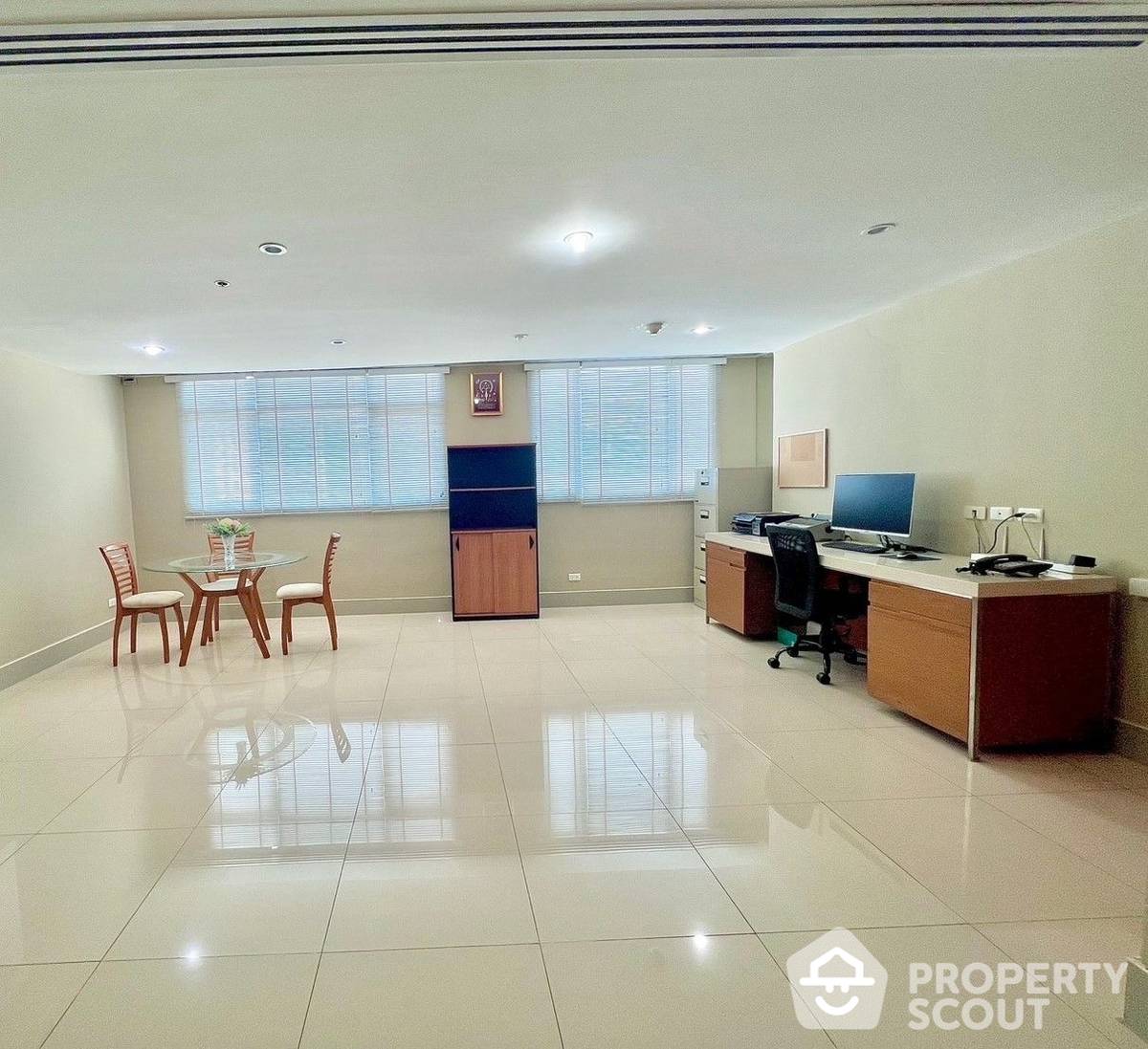 For SaleCondoNana, North Nana,Sukhumvit13, Soi Nana : 2-BR Condo at Sukhumvit City Resort Condominium near BTS Nana