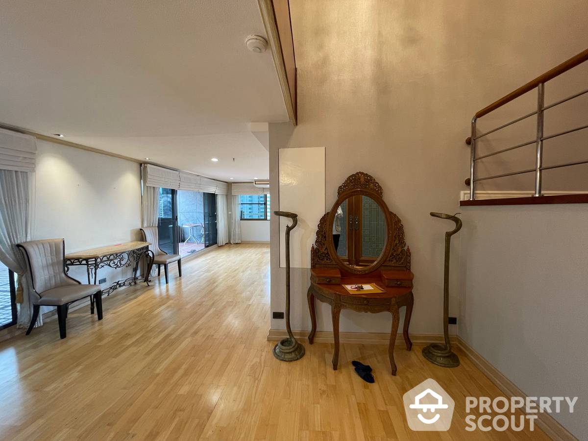 For SaleCondoKhlongtoei, Kluaynamthai : 5-BR Condo at Fairview Tower near BTS Asok