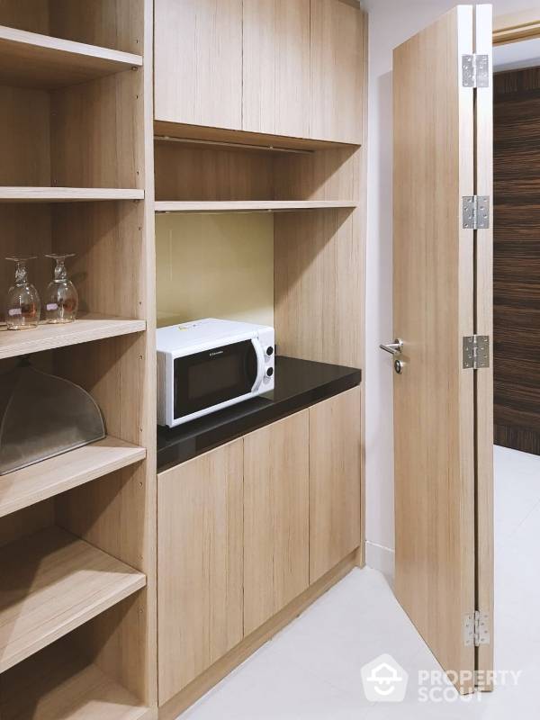 For SaleCondoWongwianyai, Charoennakor : 2-BR Condo at Watermark Chaophraya near BTS Krung Thon Buri