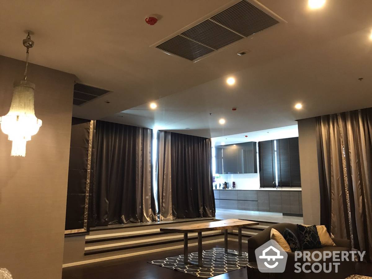 For SaleCondoRama9, Petchburi, RCA : 2-BR Condo at The Capital Ekamai - Thonglor near ARL Ramkhamhaeng
