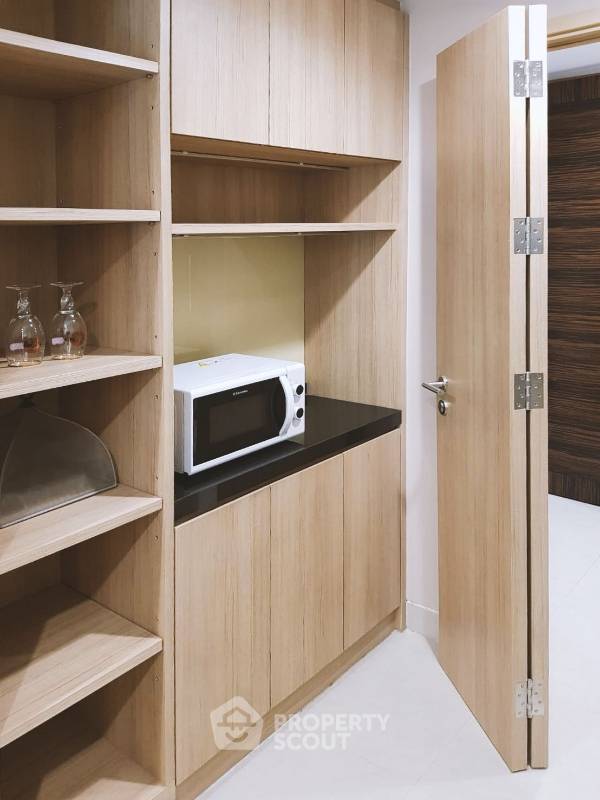 For SaleCondoWongwianyai, Charoennakor : 2-BR Condo at Watermark Chaophraya near BTS Krung Thon Buri