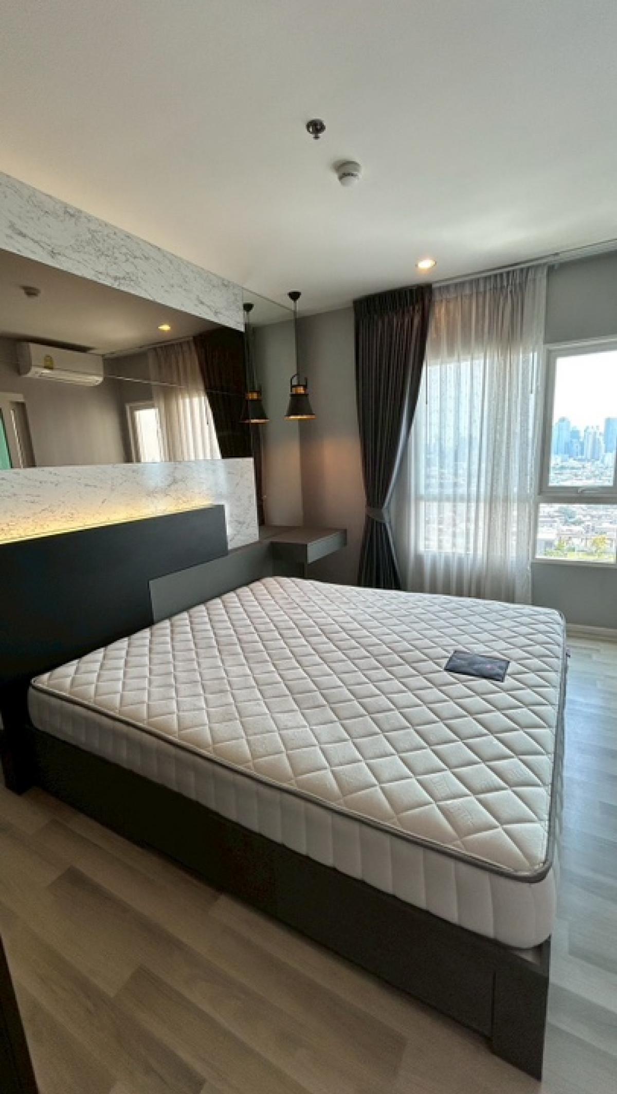 ให้เช่าคอนโดสาทร นราธิวาส : For Rent ให้เช่า The Key Sathorn-Charoenrat 1 Bed 33 sq.m ชั้นสูง 32+ ราคา 15,000 บาท/เดือน