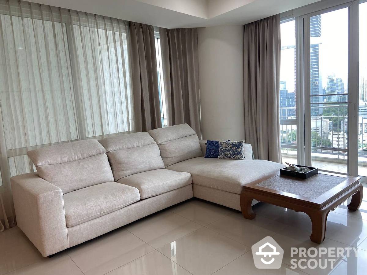 For RentCondoWitthayu, Chidlom, Langsuan, Ploenchit : 2-BR Condo at Baan Rajprasong Condominium near BTS Ratchadamri