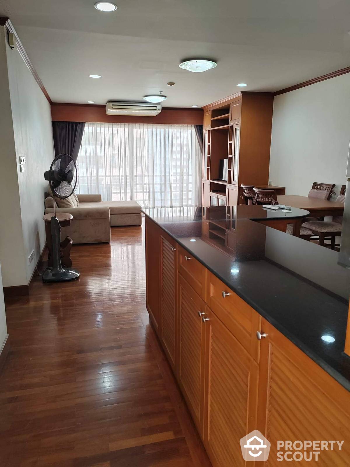 For RentCondoWitthayu, Chidlom, Langsuan, Ploenchit : 2-BR Condo at The Royal Place 2 near BTS Ratchadamri