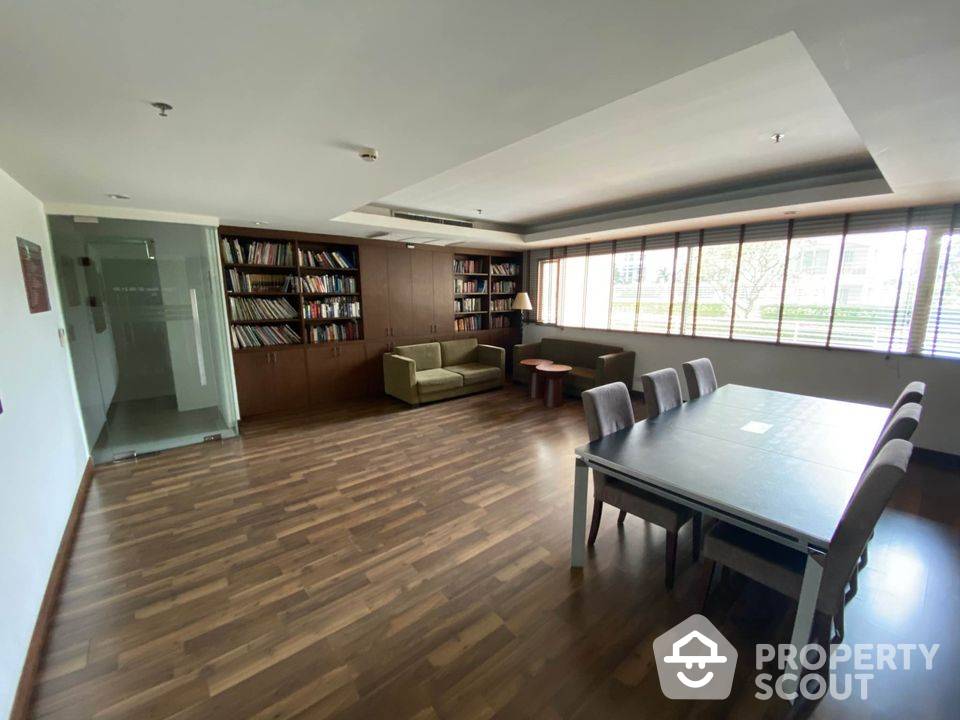 For RentCondoWitthayu, Chidlom, Langsuan, Ploenchit : 1-BR Condo at The Rajdamri near BTS Ratchadamri