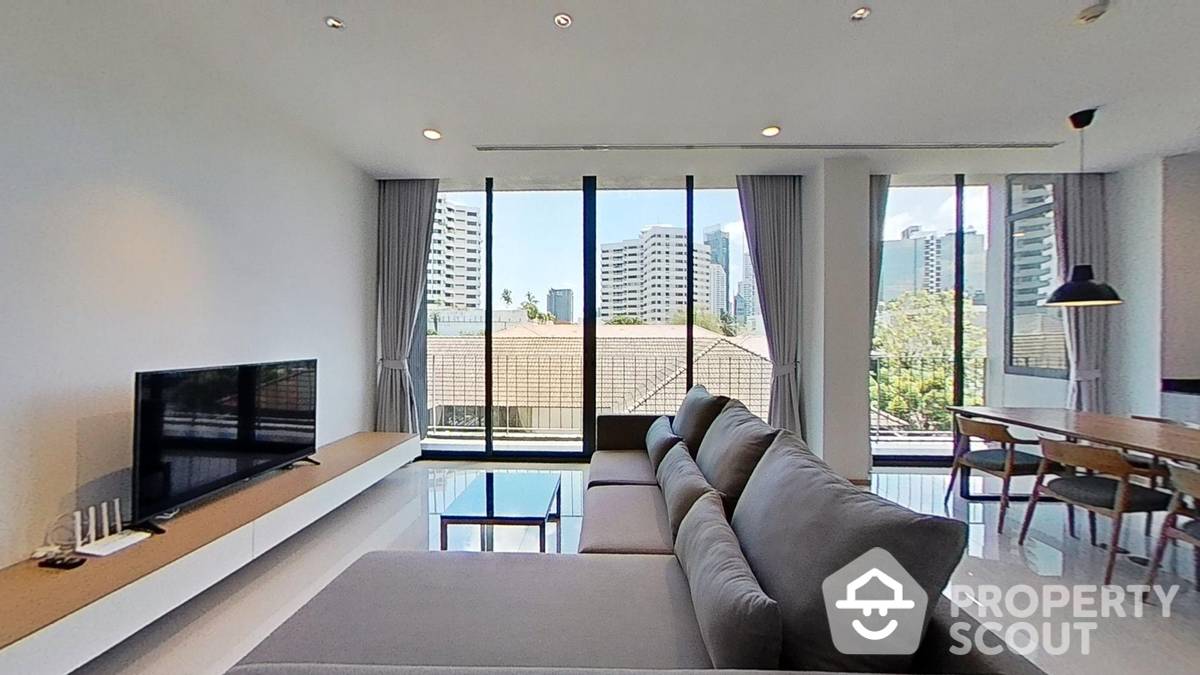 For RentCondoYothinpattana,CDC : 3-BR Apt. near BTS Thong Lor