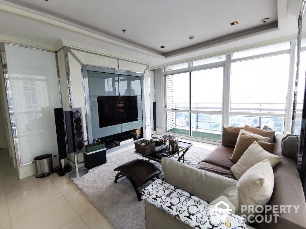 For RentCondoWitthayu, Chidlom, Langsuan, Ploenchit : 2-BR Condo at Athenee Residence near BTS Phloen Chit