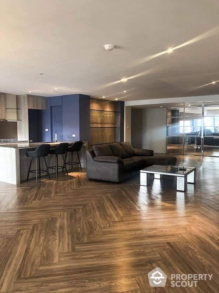 For RentCondoSukhumvit, Asoke, Thonglor : 3-BR Serviced Apt. near BTS Phrom Phong