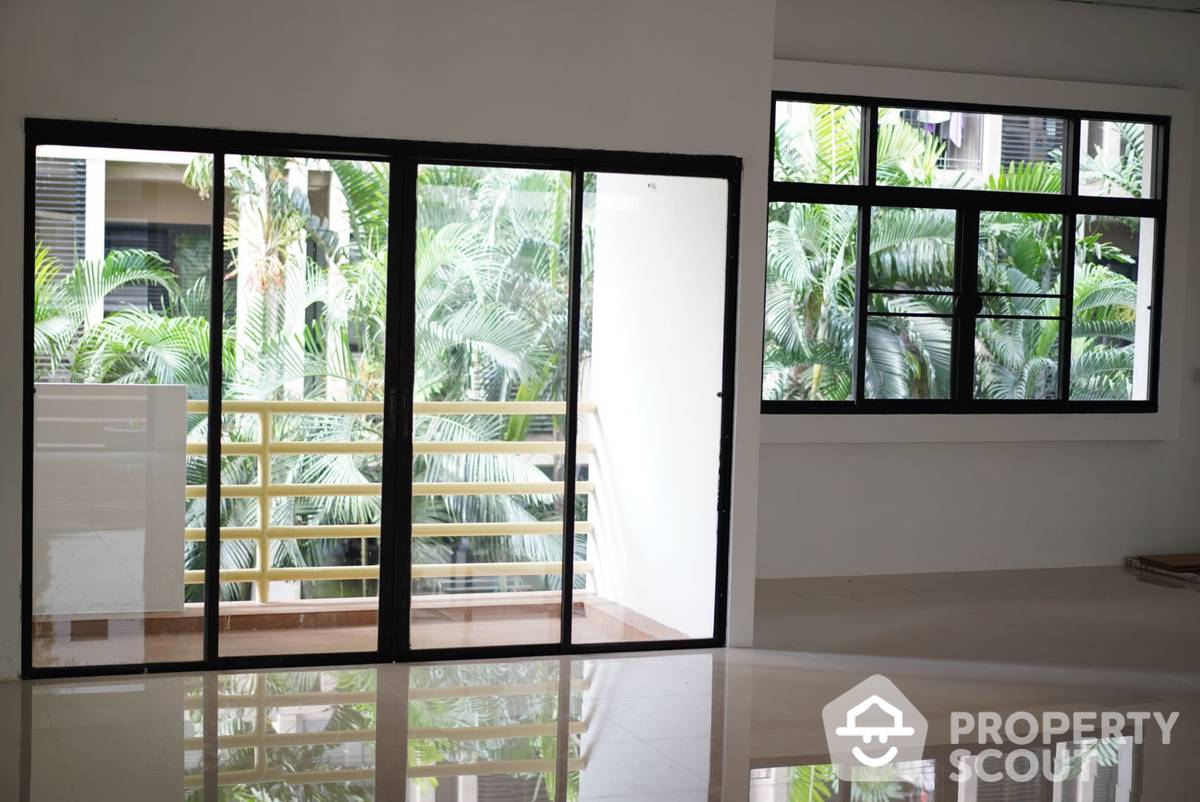 ให้เช่าคอนโดอ่อนนุช อุดมสุข : สำนักงาน ห้องใหญ่ ณ Fair Tower Condominium ใกล้ BTS อ่อนนุช