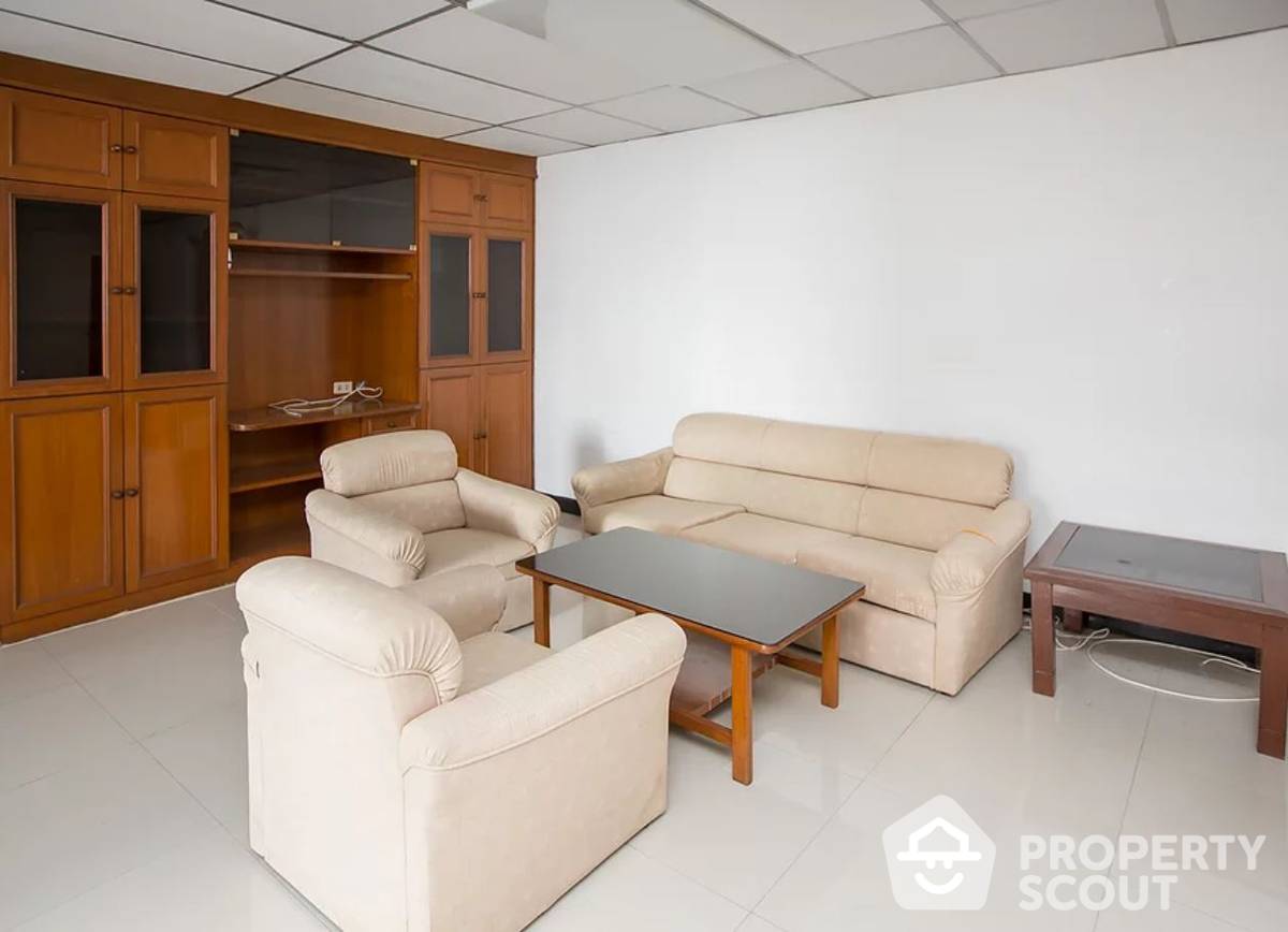 For RentCondoNana, North Nana,Sukhumvit13, Soi Nana : 2-BR Apt. near BTS Nana