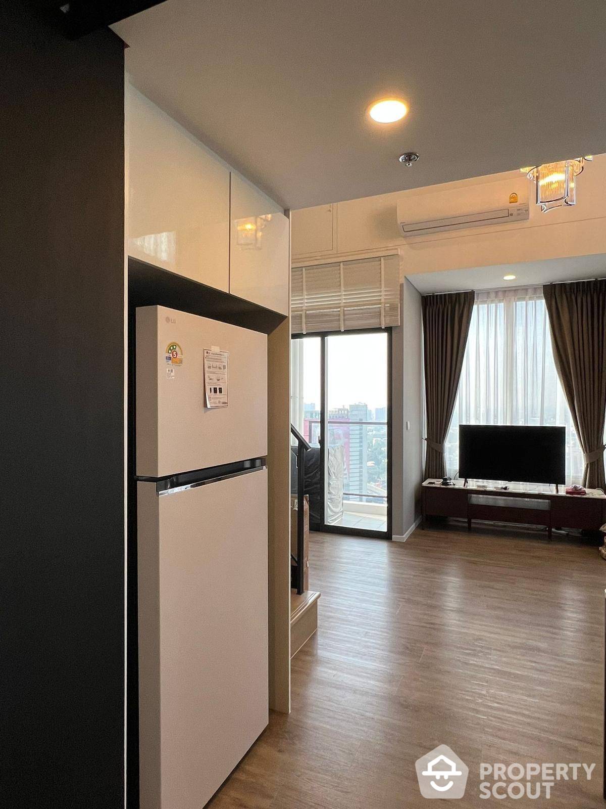 For RentCondoRama9, Petchburi, RCA : 3-BR Condo at Landmark @MRTA Station in Bang Kapi