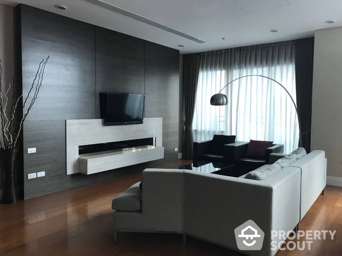 For RentCondoSukhumvit, Asoke, Thonglor : 3-BR Condo at Bright Sukhumvit 24 Condominium near BTS Phrom Phong