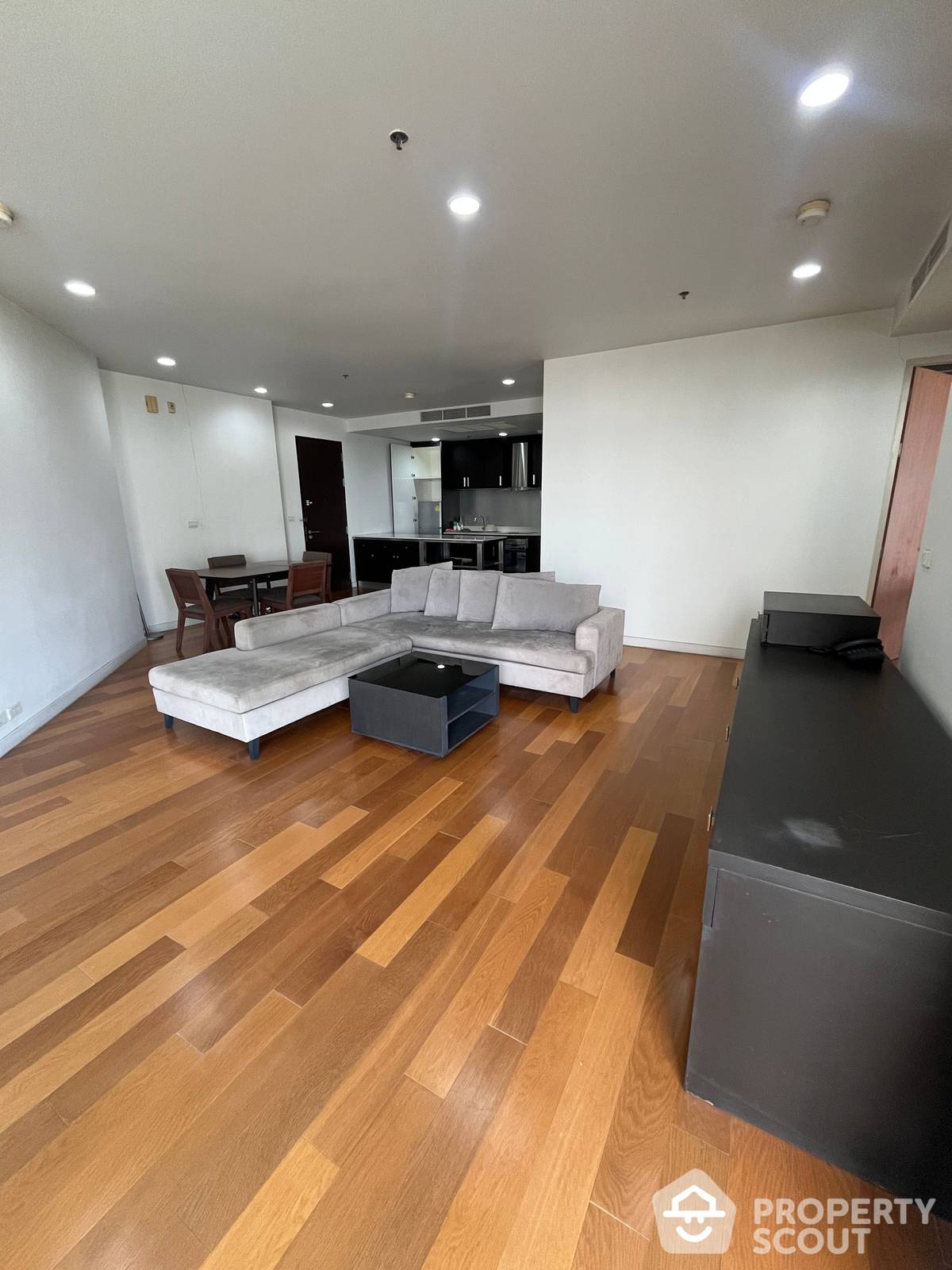 ขายคอนโดสาทร นราธิวาส : คอนโด 2-ห้องนอน ที่ ชาเทรียม ริเวอร์ไซด์ คอนโดมิเนียม ใกล้ BTS สะพานตากสิน
