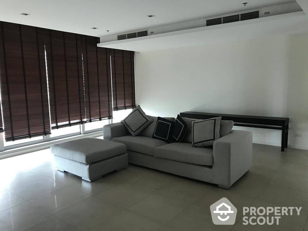 For SaleCondoWongwianyai, Charoennakor : 3-BR Condo at The River Condominium near BTS Saphan Taksin