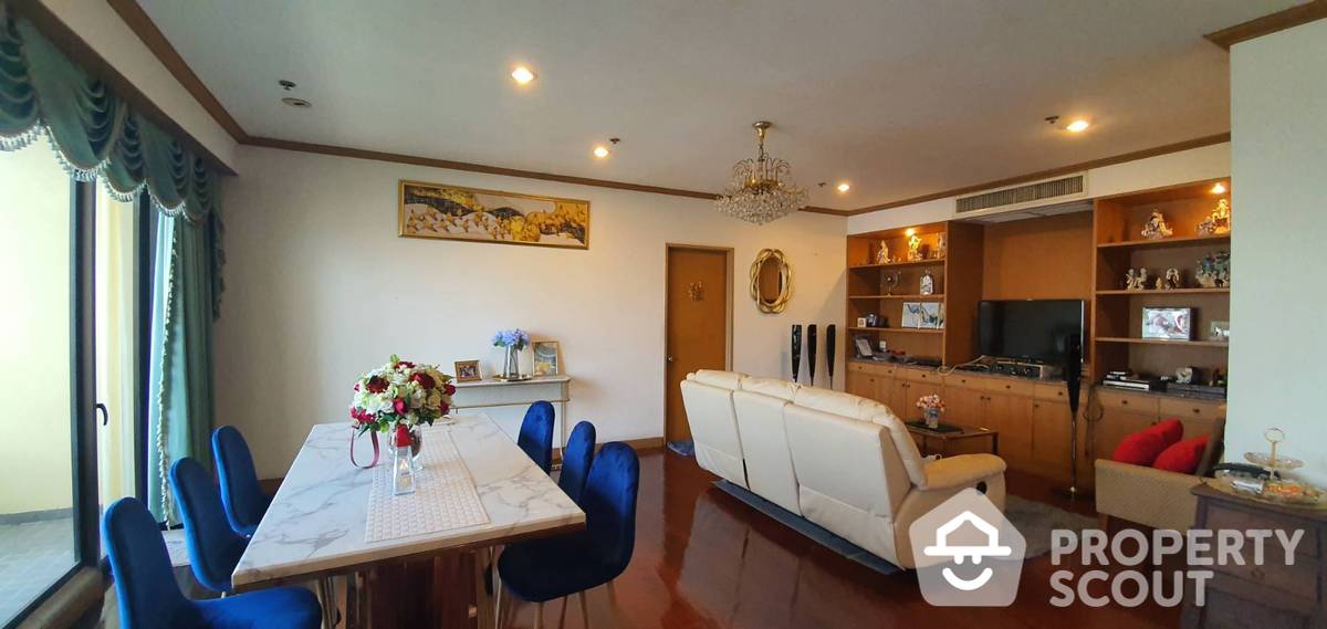 For SaleCondoWongwianyai, Charoennakor : 2-BR Condo at Ban Chao Phraya Condo near MRT Hua Lamphong