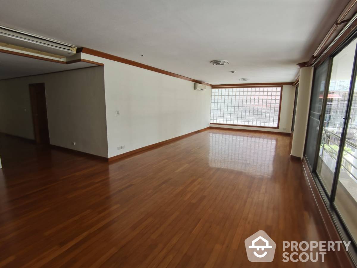 For RentCondoSukhumvit, Asoke, Thonglor : 3-BR Apt. near BTS Asok
