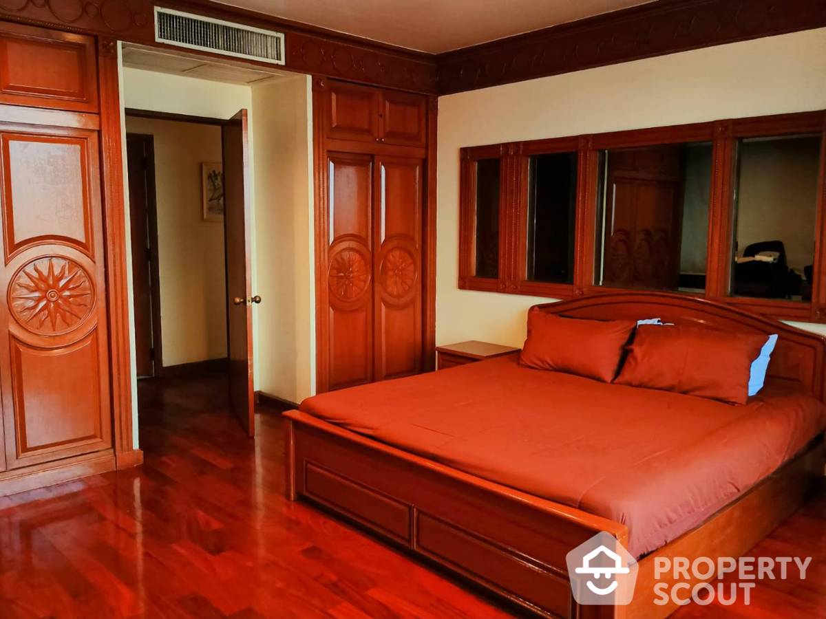 For RentCondoWongwianyai, Charoennakor : 1-BR Condo at Ban Chao Phraya Condo near MRT Hua Lamphong
