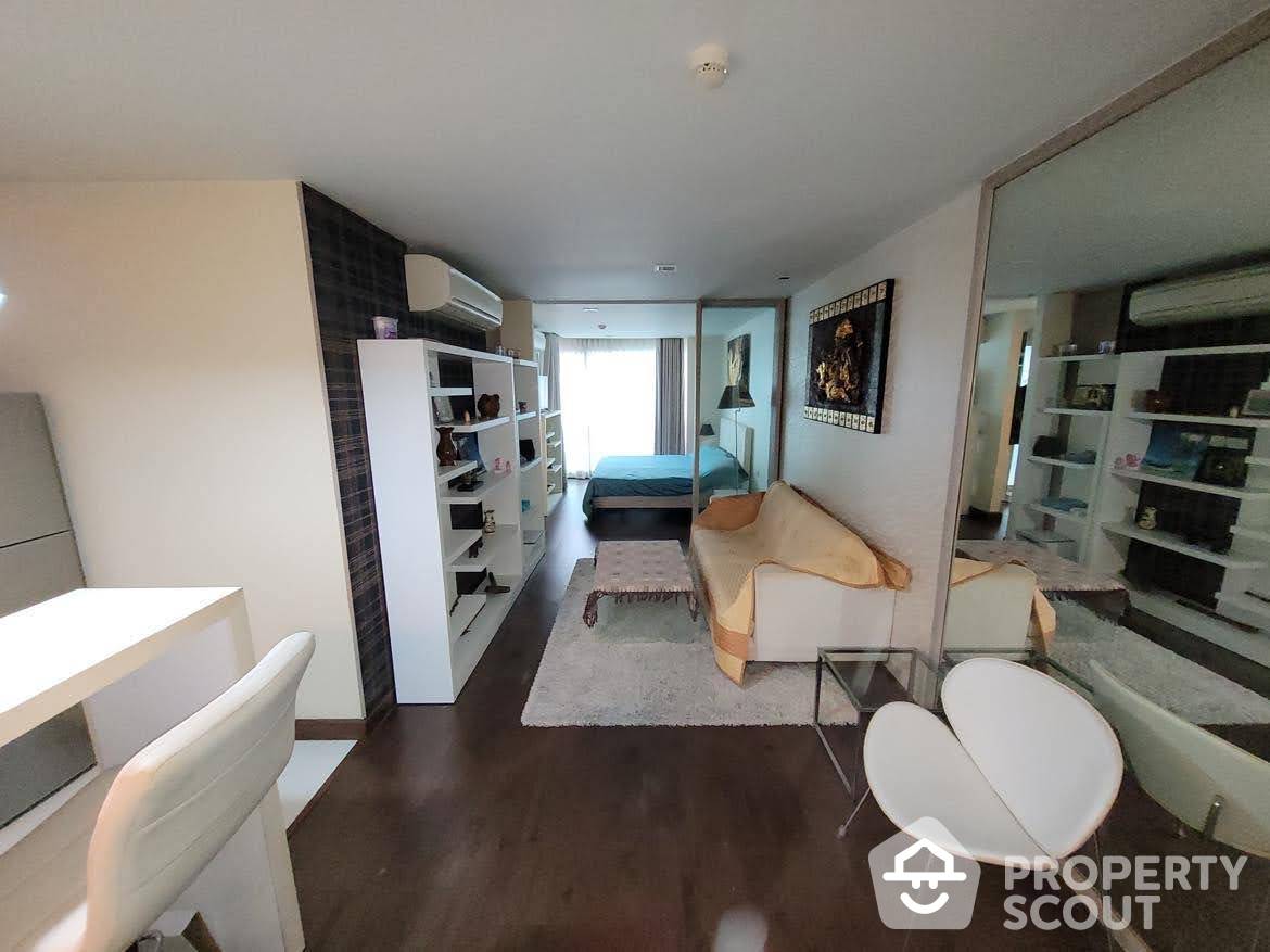 For SaleCondoNana, North Nana,Sukhumvit13, Soi Nana : 1-BR Condo at Liv @ 5 near BTS Nana