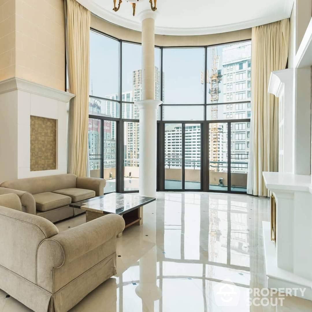 For RentCondoWitthayu, Chidlom, Langsuan, Ploenchit : 5-BR Condo at Baan Na Varang Condominium near BTS Chit Lom