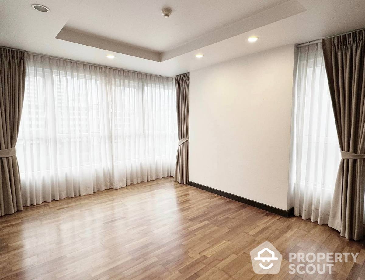 For SaleCondoSukhumvit, Asoke, Thonglor : 3-BR Condo at Avenue 61 Condominium near BTS Thong Lor