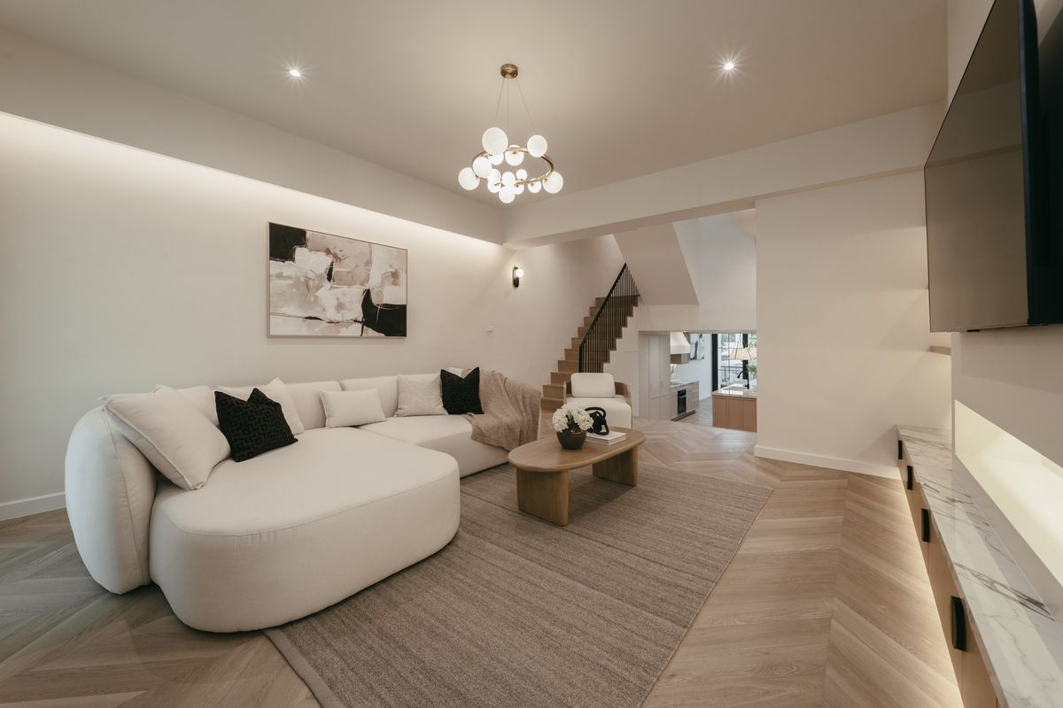 ให้เช่าทาวน์โฮมอ่อนนุช อุดมสุข : 🌿 ✨ Regent 71 Place ( Townhome ) ✨🌿 5 Bed 6 Bath, Rental 160,000 Baht 