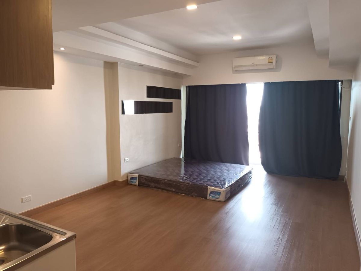 For RentCondoRamkhamhaeng, Hua Mak : hire!!! Sriwara Condo size 32 sqm. Building 5, 4th floor, price 5,000 baht