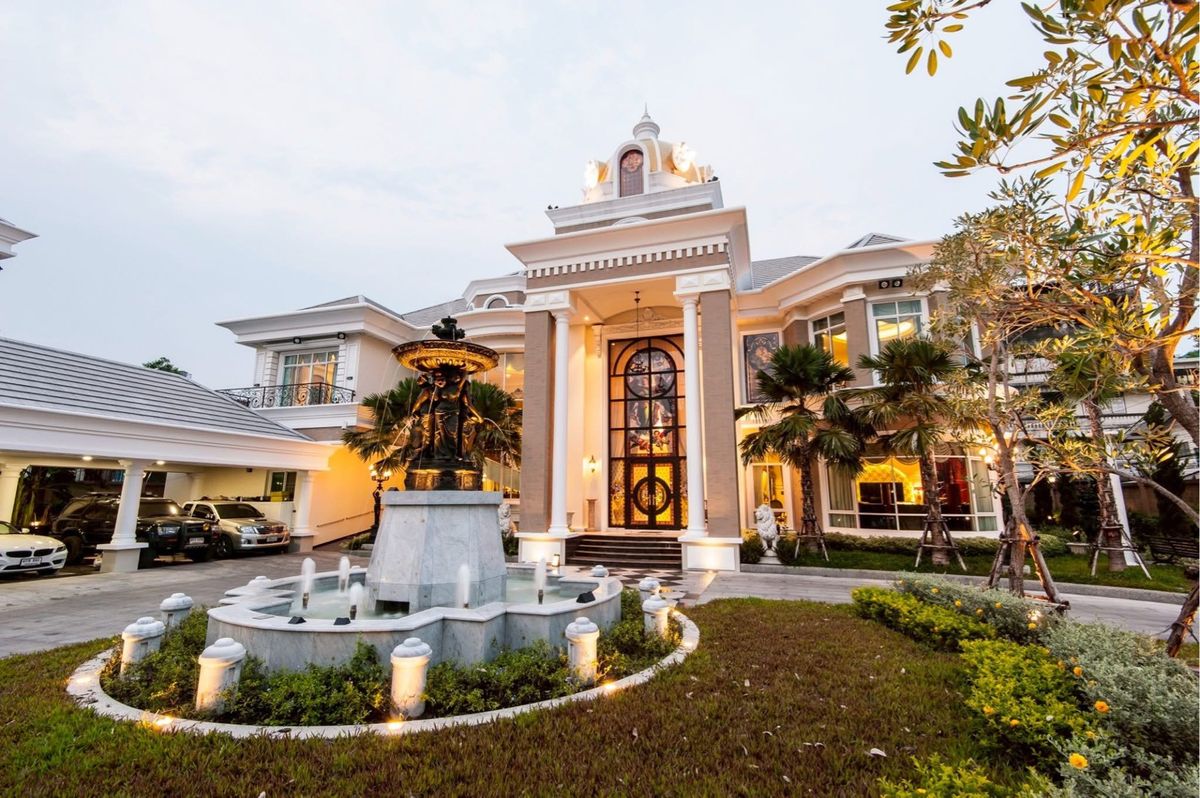 For SaleHouseRama9, Petchburi, RCA : ❖ Luxury Mansion in Central Bangkok 
