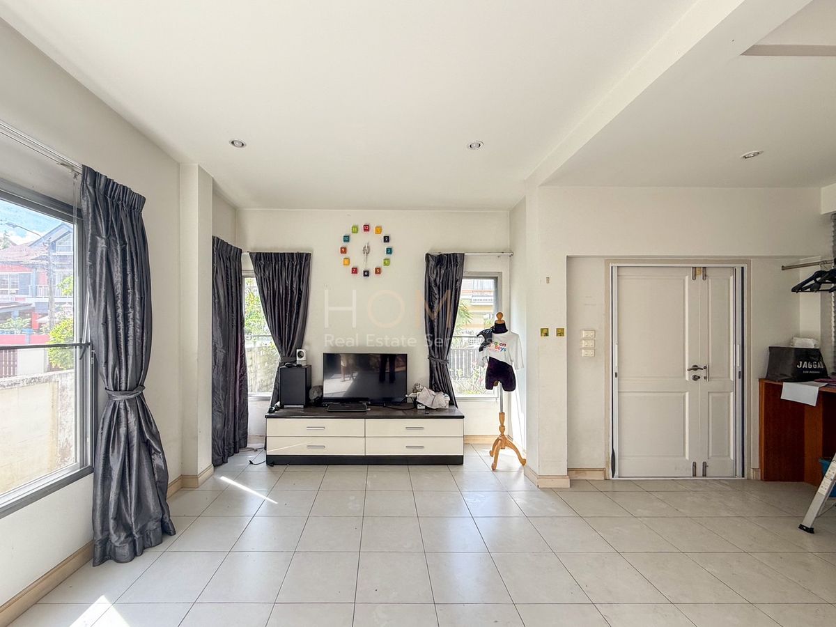 ขายบ้านมีนบุรี-ร่มเกล้า : ใกล้ MRT มีนบุรี 3 กม.🔥 พาร์คเวย์ ชาเล่ต์ รามคำแหง / 3 ห้องนอน (ขาย), Parkway Chalet Ramkhamhaeng / 3 Bedrooms (FOR SALE) AA259